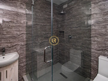 4 Bedroom Flat & Apartment