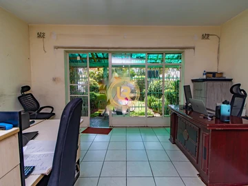 2 Bedroom Flat & Apartment