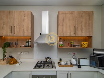 3 Bedroom Flat & Apartment