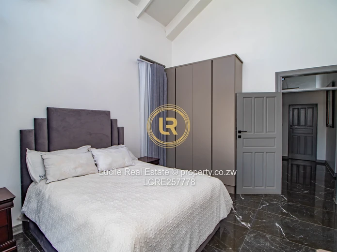 Luxury Living In Eastlea | Fully Furnished Home 
