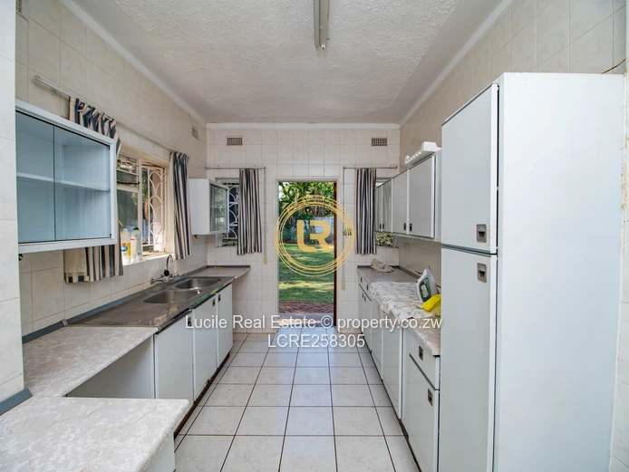 Spacious 5-Bedroom Home In Alexander Park