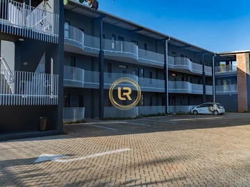 2 Bedroom Flat & Apartment