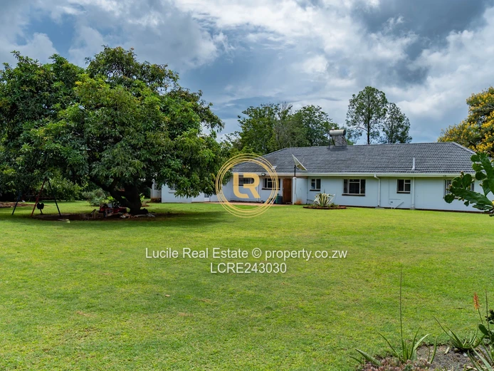 Seamless Living: A Cozy Indoor-Outdoor Retreat in Mount Pleasant