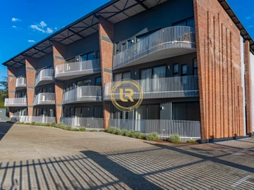 2 Bedroom Flat & Apartment