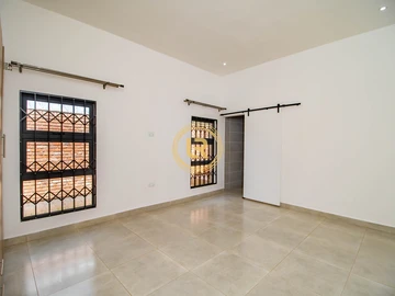 3 Bedroom Flat & Apartment