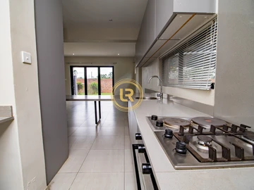 3 Bedroom Flat & Apartment