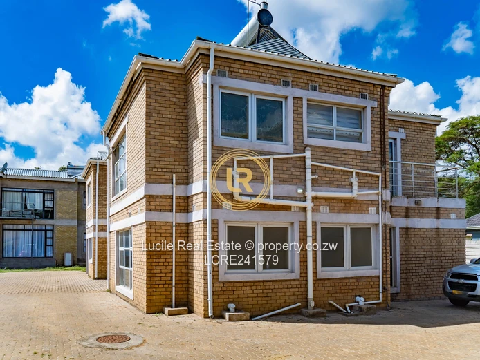 Modern 3 - bedroom House with En-Suite Bathrooms