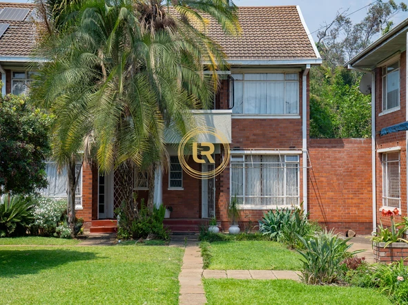2 Bedroom Flat & Apartment