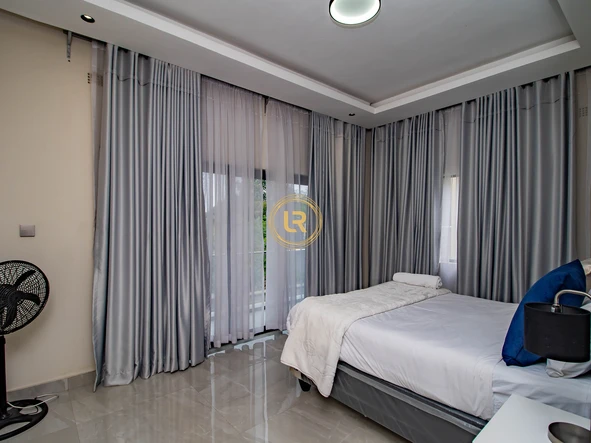 3 Bedroom Flat & Apartment