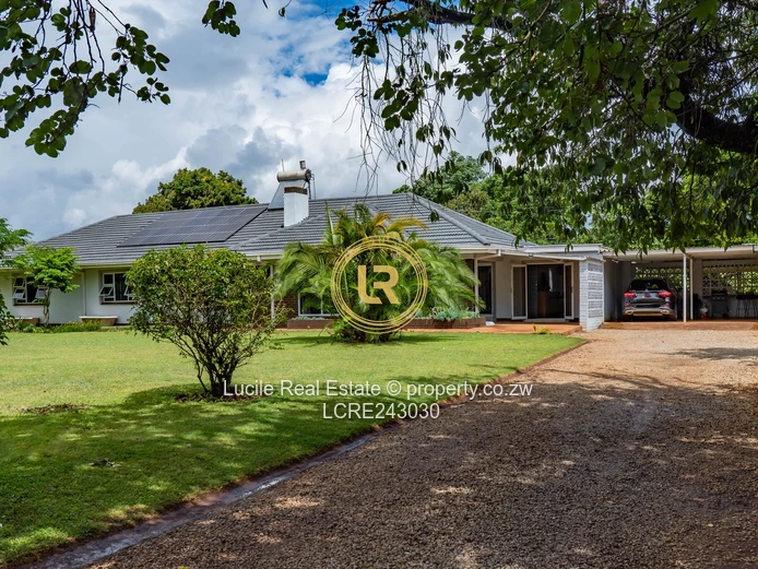 Seamless Living: A Cozy Indoor-Outdoor Retreat in Mount Pleasant