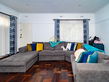 2 Bedroom Flat & Apartment