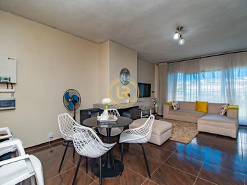 2 Bedroom Flat & Apartment