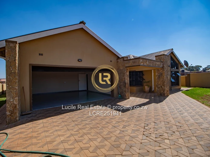 Contemporary Living in Nyeredzi Ridge