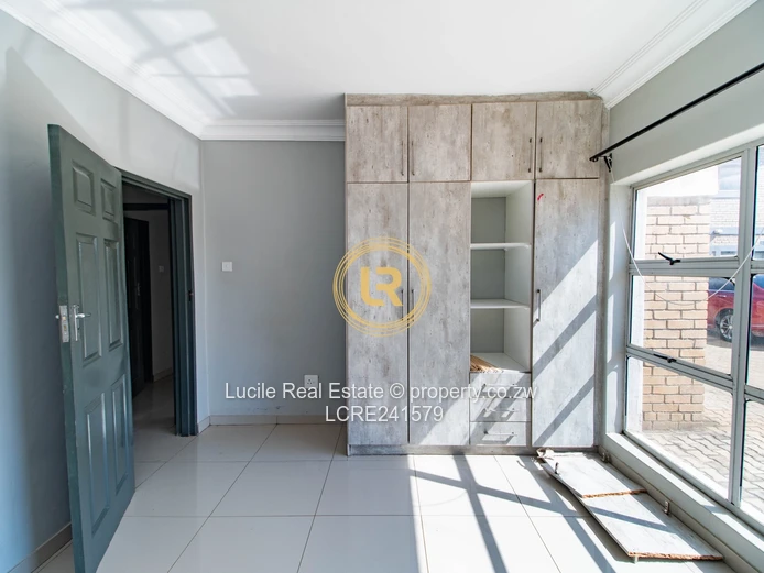 Modern 3 - bedroom House with En-Suite Bathrooms