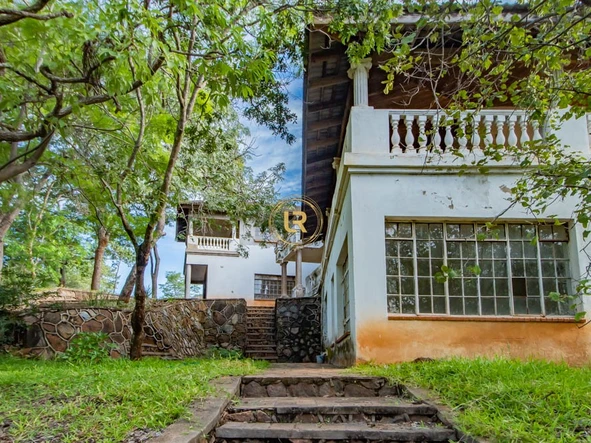6 Bedroom House