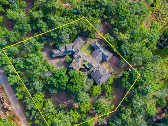 6 Bedroom House