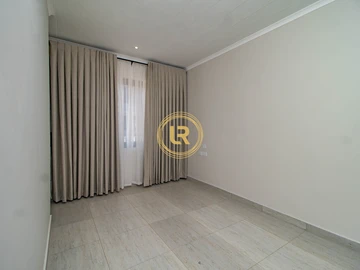 2 Bedroom Flat & Apartment