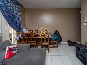 2 Bedroom Flat & Apartment