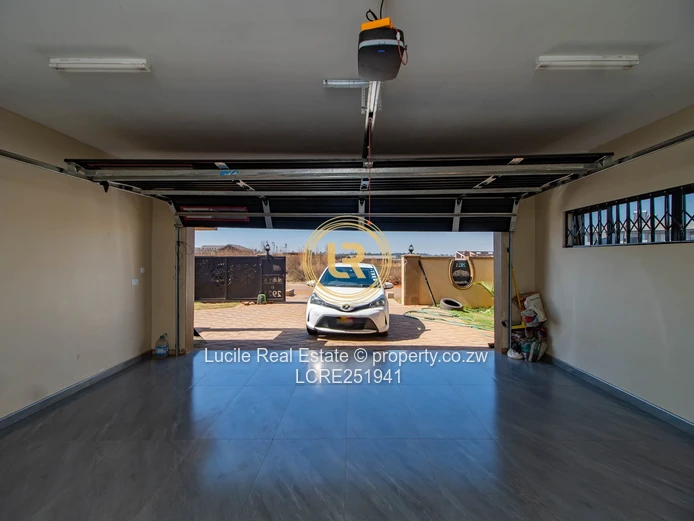 Contemporary Living in Nyeredzi Ridge