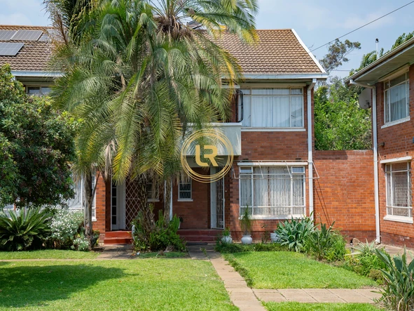 2 Bedroom Flat & Apartment