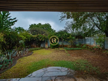 2 Bedroom Flat & Apartment