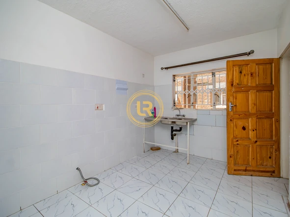 2 Bedroom Flat & Apartment