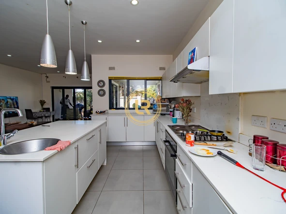 3 Bedroom Flat & Apartment