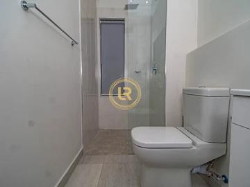2 Bedroom Flat & Apartment