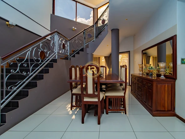 7 Bedroom House