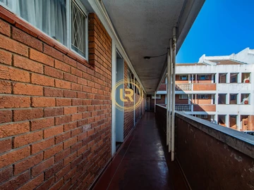 2 Bedroom Flat & Apartment
