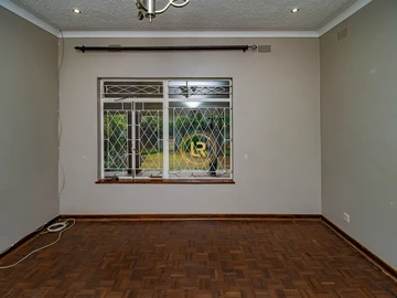 2 Bedroom Flat & Apartment