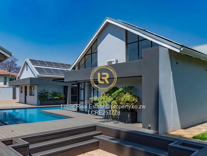Luxury Living In Eastlea | Fully Furnished Home 
