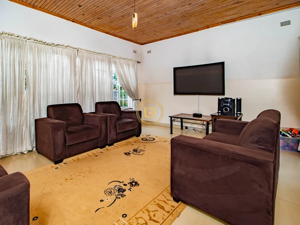 5 Bedroom House