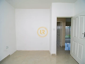 2 Bedroom Flat & Apartment