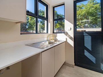 4 Bedroom Flat & Apartment