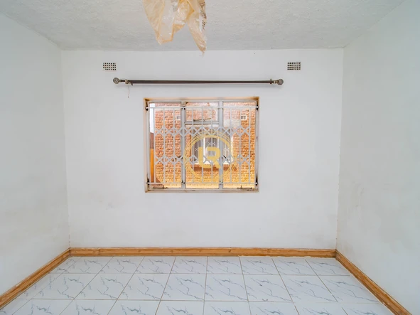 2 Bedroom Flat & Apartment