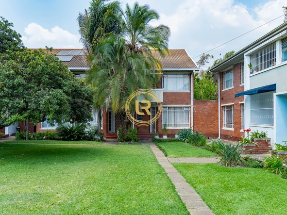 2 Bedroom Flat & Apartment