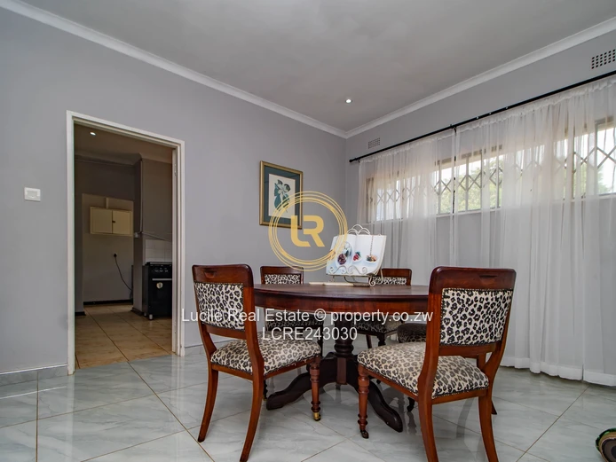 Seamless Living: A Cozy Indoor-Outdoor Retreat in Mount Pleasant