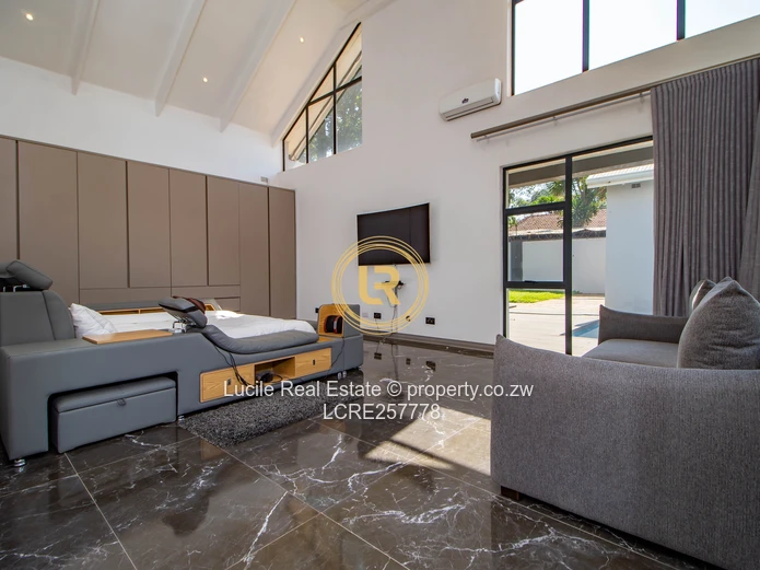 Luxury Living In Eastlea | Fully Furnished Home 