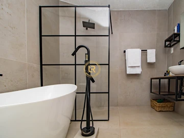 3 Bedroom Flat & Apartment