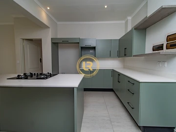 2 Bedroom Flat & Apartment