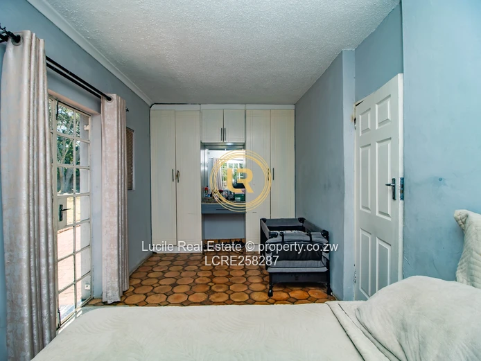 Charming 2-Bedroom Cottage in Borrowdale West – $600 per Month