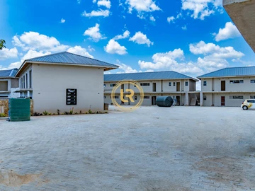 2 Bedroom Flat & Apartment