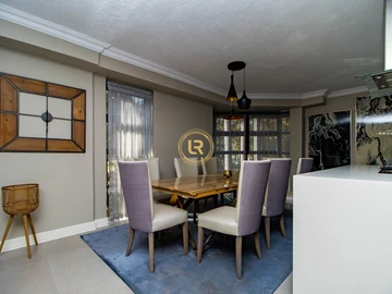 3 Bedroom Flat & Apartment