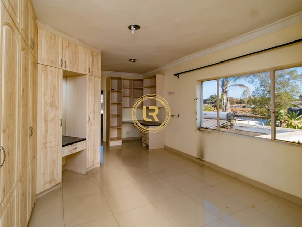 5 Bedroom House