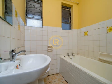 2 Bedroom Flat & Apartment