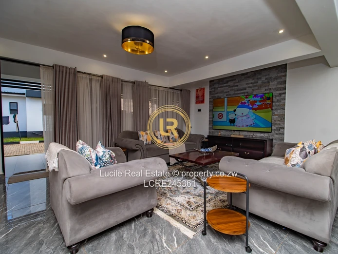 Modern 4-bedroom Home in Exclusive Helensvale