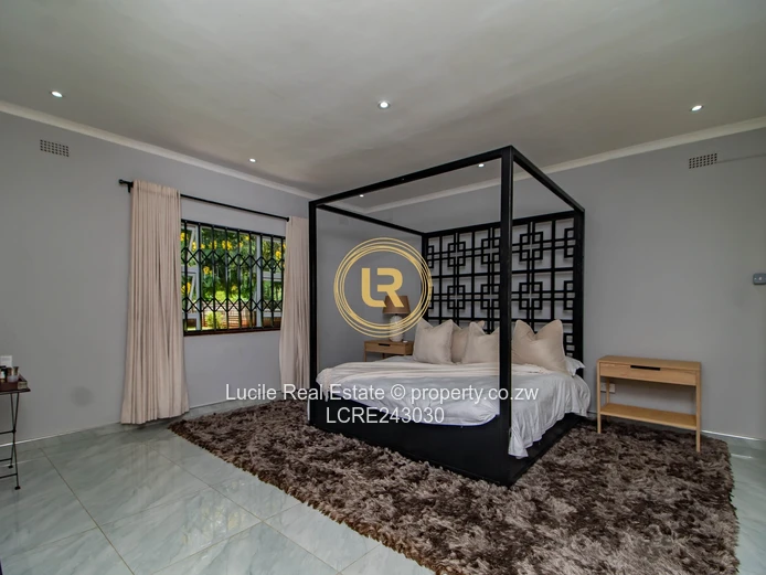 Seamless Living: A Cozy Indoor-Outdoor Retreat in Mount Pleasant