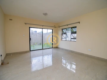 2 Bedroom Flat & Apartment