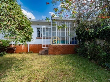 2 Bedroom Flat & Apartment